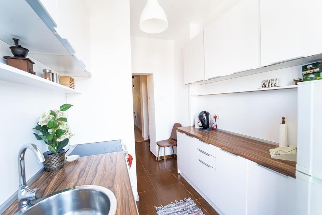 Central Apartment 2Bd Next To Vitosha Bul. Sofia Luaran gambar