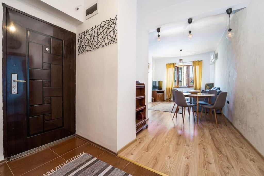Central Apartment 2Bd Next To Vitosha Bul. Sofia Luaran gambar